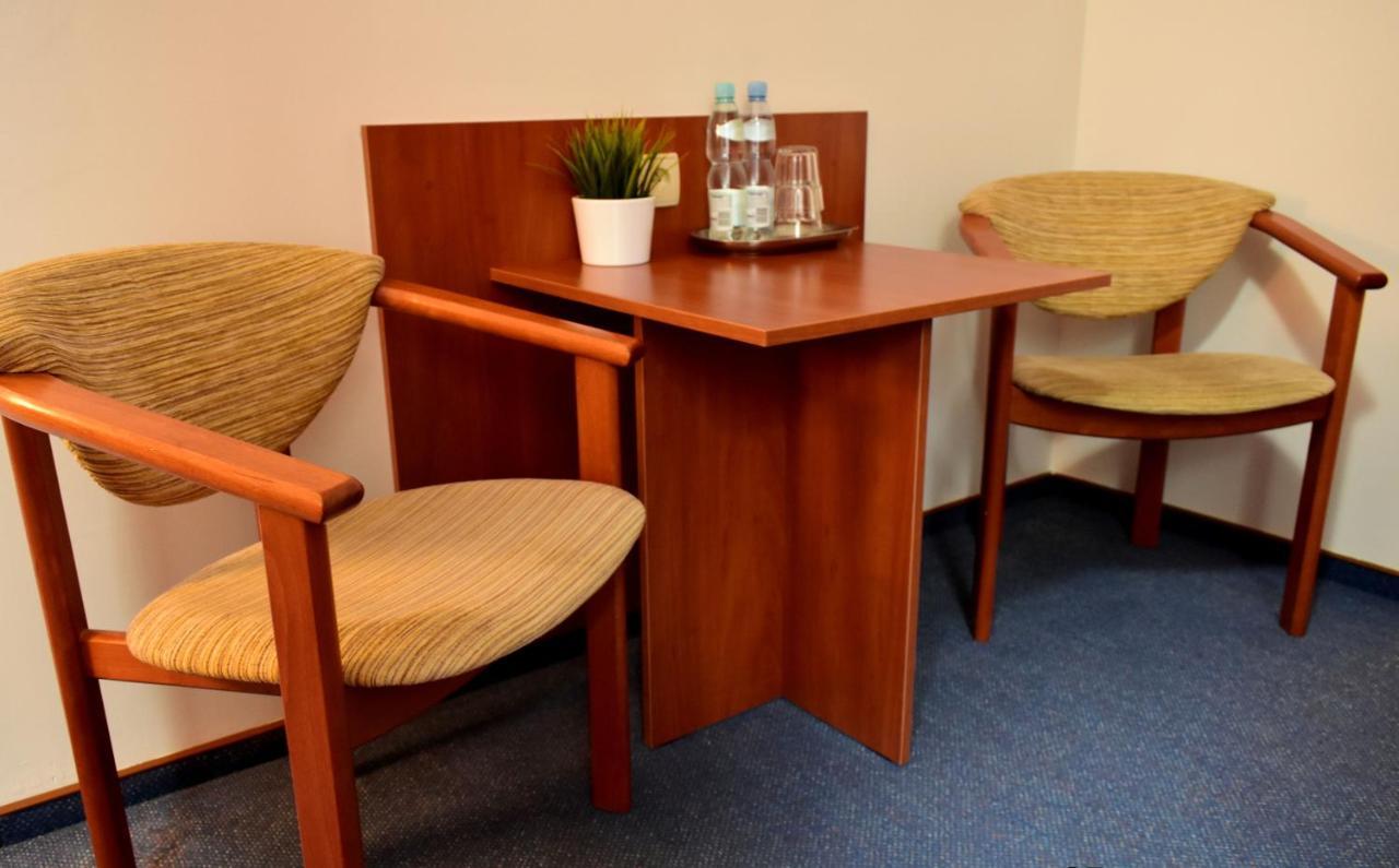 Hotel Zlote Deby Βαρσοβία Εξωτερικό φωτογραφία
