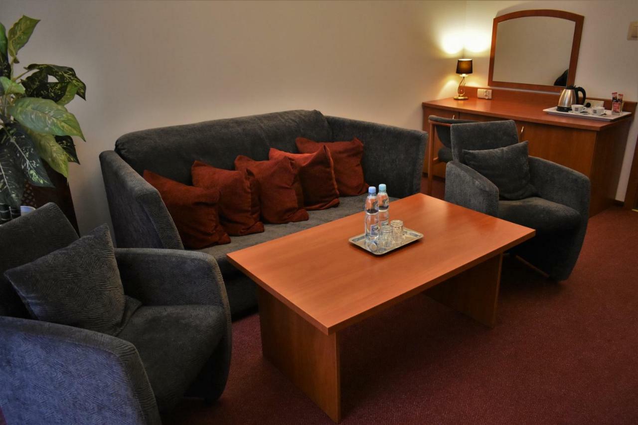 Hotel Zlote Deby Βαρσοβία Εξωτερικό φωτογραφία
