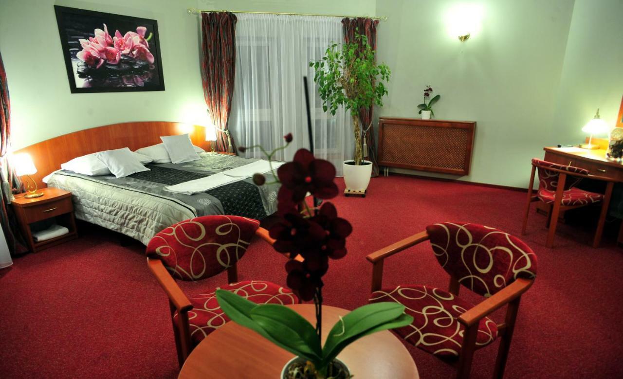 Hotel Zlote Deby Βαρσοβία Εξωτερικό φωτογραφία